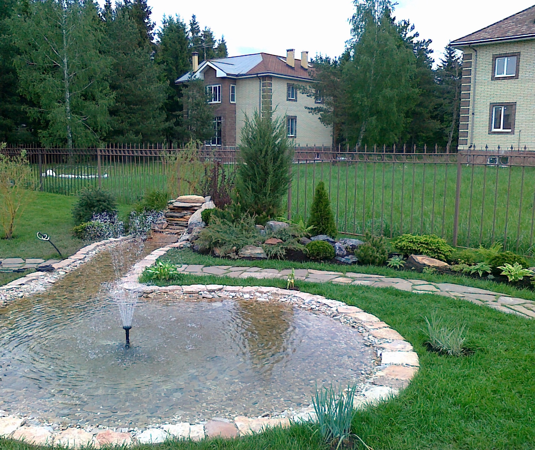 Декоративный водоём и водопад — фото 5